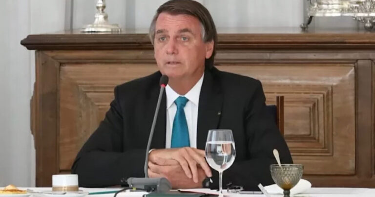 Presidente Bolsonaro dá entrada em hospital após se sentir mal