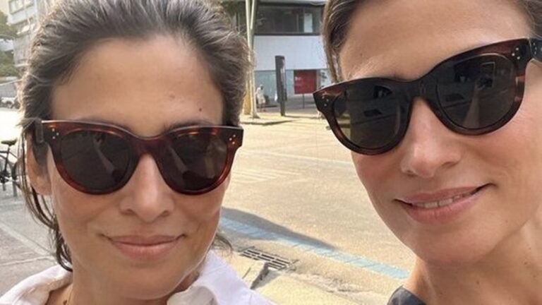 Renata Vasconcellos aparece em clique raro ao lado de irmã gêmea e web vai à loucura