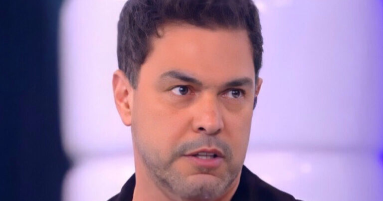 Zezé Di Camargo surge sozinho no Caldeirão e conta se rompeu dupla com Luciano: ‘Tenho que respeitar’
