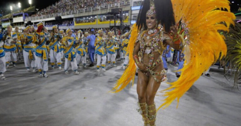 ‘Não existe genitália desnuda’, garante princesa de bateria da Paraíso do Tuiuti após acidente com fantasia