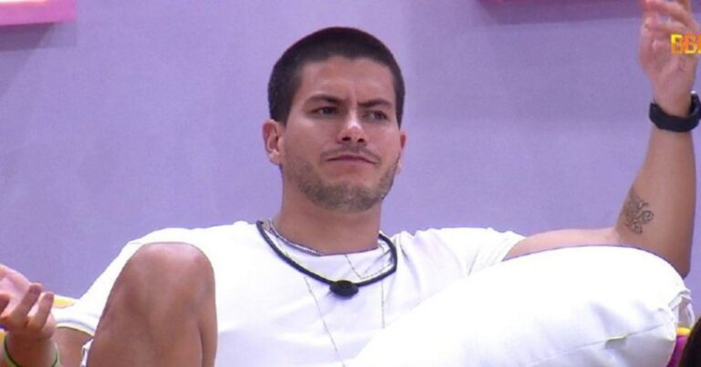 Câmeras do BBB22 são cortadas às pressas após declaração polêmica dada por Arthur Aguiar: “Mais conhecido que Jesus”