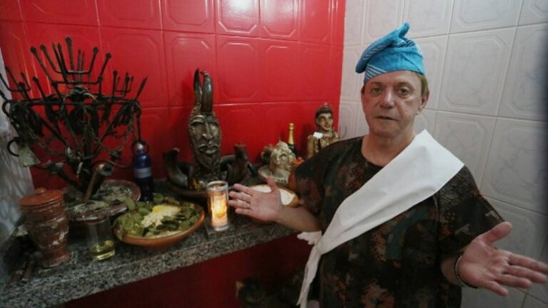 Zelador de Orixá da Grande Rio prepara compensação para Exu e expõe detalhe que ‘garantiu’ título do carnaval