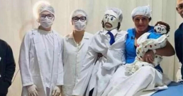 Após se casar com um boneco de pano, mulher ‘dá à luz’ a um bonequinho em Minas Gerais