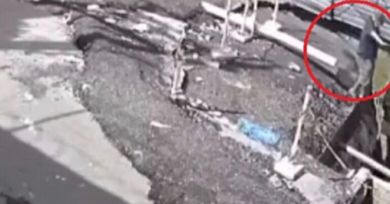 Vídeo: Câmera de segurança flagra idoso caindo em cratera de 8 metros de profundidade em calçada em Fortaleza