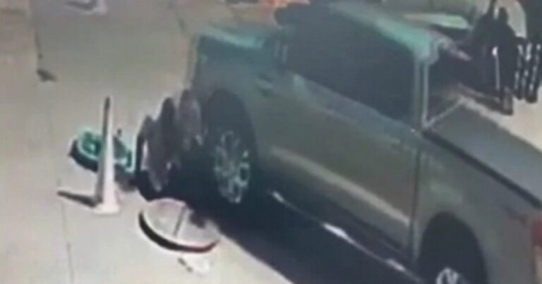 Vídeo: caminhonete atropela dois homens em posto de gasolina – Imagens Fortes