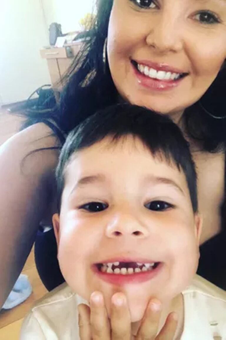Menino diz à mãe que é a reencarnação de um bebê abortado e voltou “por que sentia falta dela”