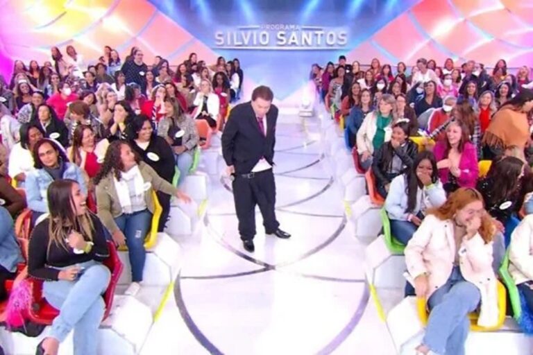 Vídeo: Silvio Santos perde as calças durante programa no SBT