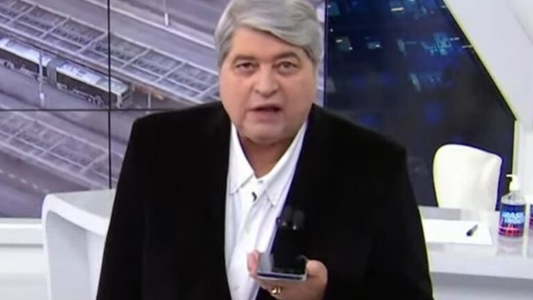 Ligação da esposa de Datena interrompe ‘Brasil Urgente’ ao vivo: “Fala depois”
