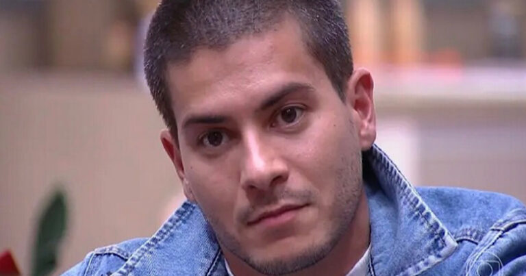 Deprimido, Arthur Aguiar diz que já pensou em tirar a própria vida e foi impedido pela filha de 4 anos