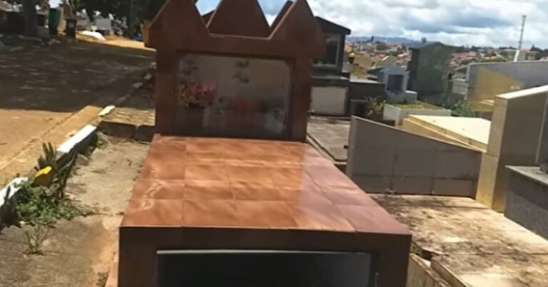 Família descobre que sertanejo foi enterrado vivo: ‘Farpas nas unhas e caixão arranhado’