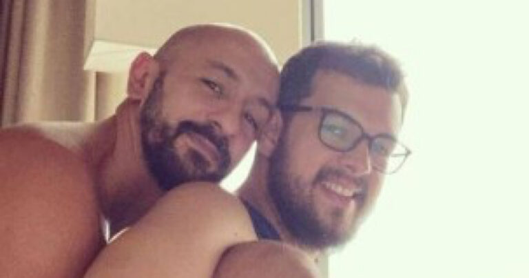 Juntos há 12 anos, marido de Irandhir Santos compartilha momentos românticos ao lado do ator
