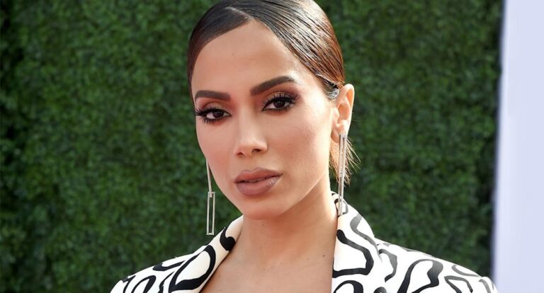 Anitta doa R$ 500 mil a ONG que combate a pobreza nas favelas