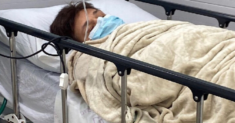 Claudia Rodrigues é socorrida às pressas e vai parar no hospital; atriz acordou com manchas no corpo