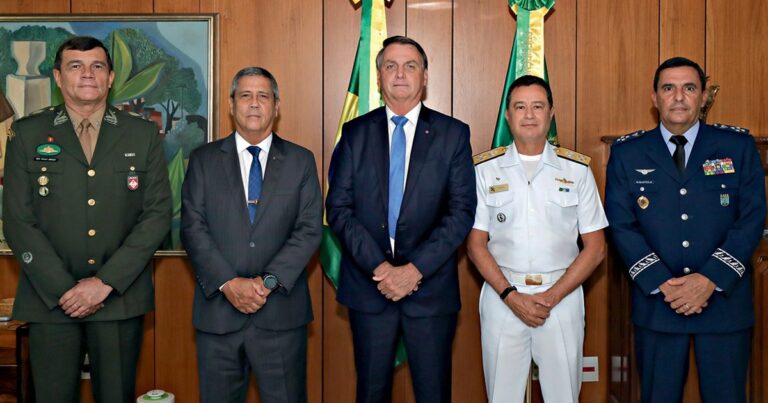 Bolsonaro convoca reunião de emergência com TODOS os comandantes das Forças Armadas