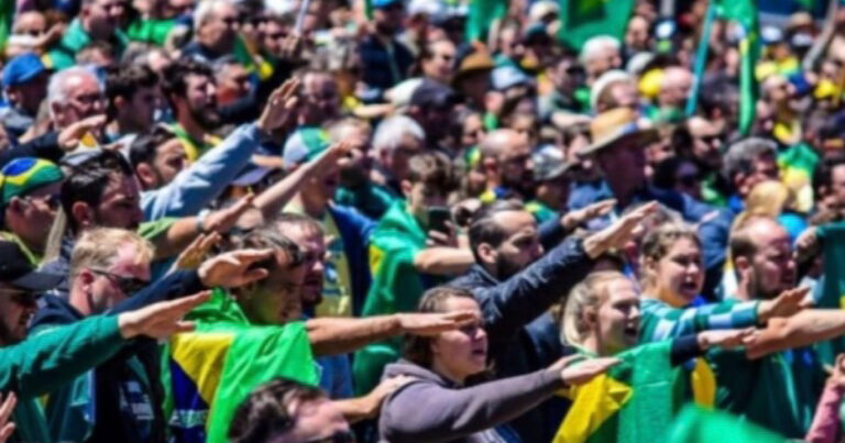Vídeo: bolsonaristas promovem saudação nazista durante hino nacional