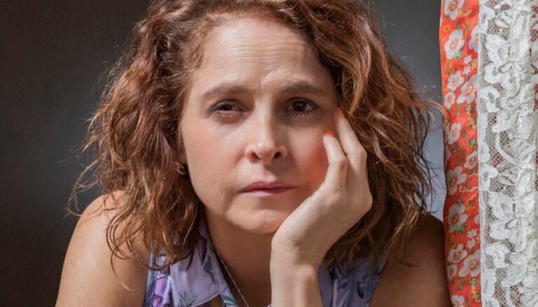 Atriz Drica Moraes, a Núbia de Travessia, é afastada das gravações da novela e o motivo é revelado