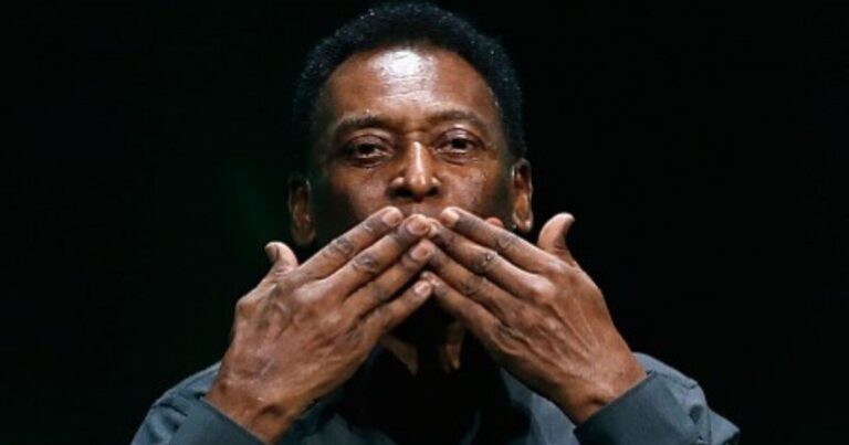 Pelé resgata foto rara para desejar sorte à Seleção: “Quero inspirar vocês”