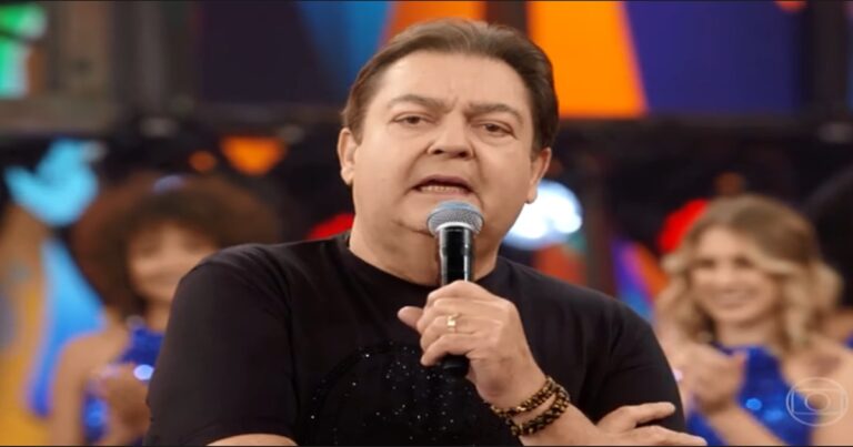 Vídeo: Fausto Silva quebra protocolo e faz bailarina chorar durante programa na Band