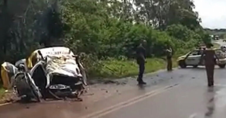 Policiais Militares perdem a vida após viatura capotar e partir ao meio