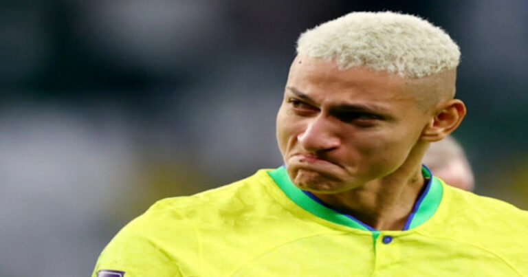 Após eliminação, Richarlison quebra o silêncio e faz triste desabafo: ” Dói para cara%#@”