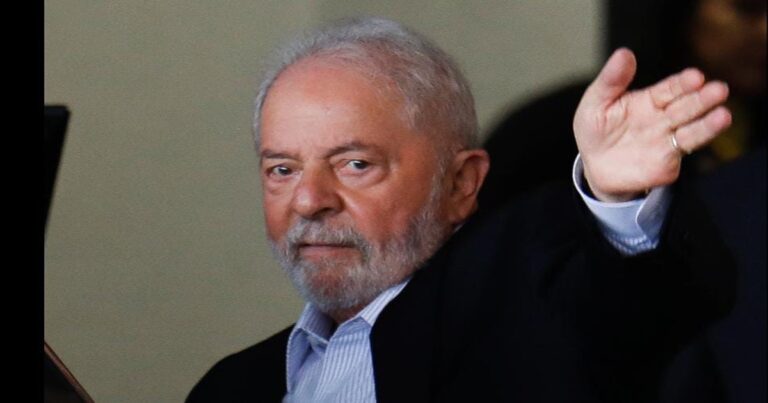 Repórter tem celular furtado durante festa da posse de Lula