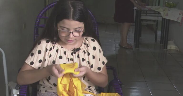 Criança que foi atingida por bala perdida durante a virada do ano diz que camisa salvou sua vida: ‘foi um escudo’