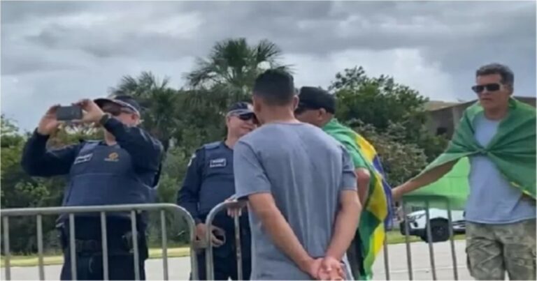 PMs ficam batendo papo com bolsonaristas enquanto Congresso, STF e Planalto são invadidos
