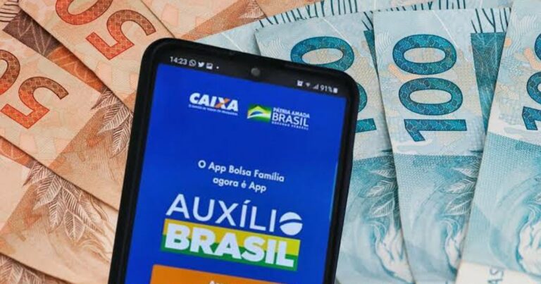 Caixa está suspendendo consignado do Auxílio Brasil, diz nova presidente