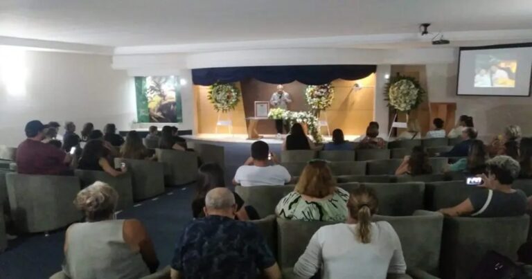Paranaense finge a própria morte, organiza velório e revolta família e amigos: “Queria saber quem iria vir”