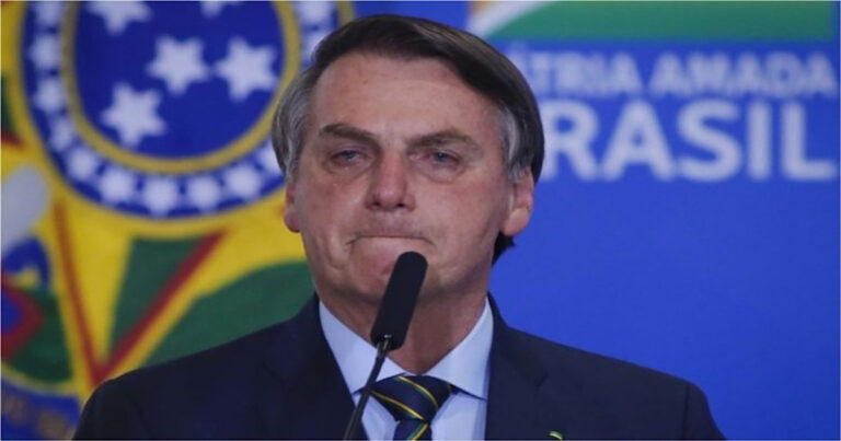 Ex-presidente Bolsonaro divulga seu perfil no LinkedIn; site anuncia currículos para conseguir emprego