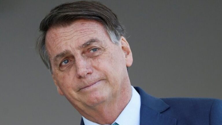 Após desistir de voltar ao Brasil, Bolsonaro pode ficar sem asilo