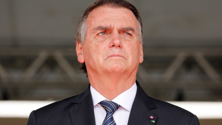 Deputado dos EUA pede que Bolsonaro seja extraditado após terrorismo em Brasília