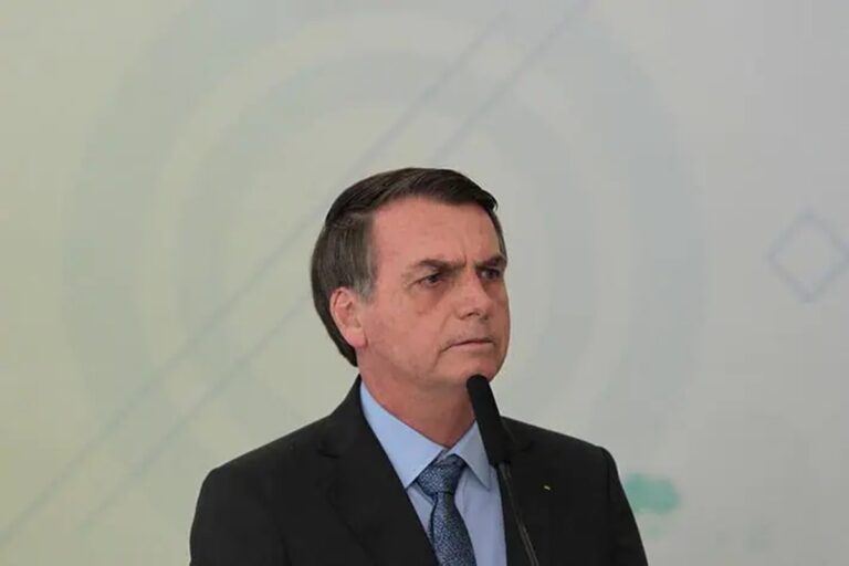 Com críticas a Lula e à esquerda, Bolsonaro se pronuncia sobre vandalismo