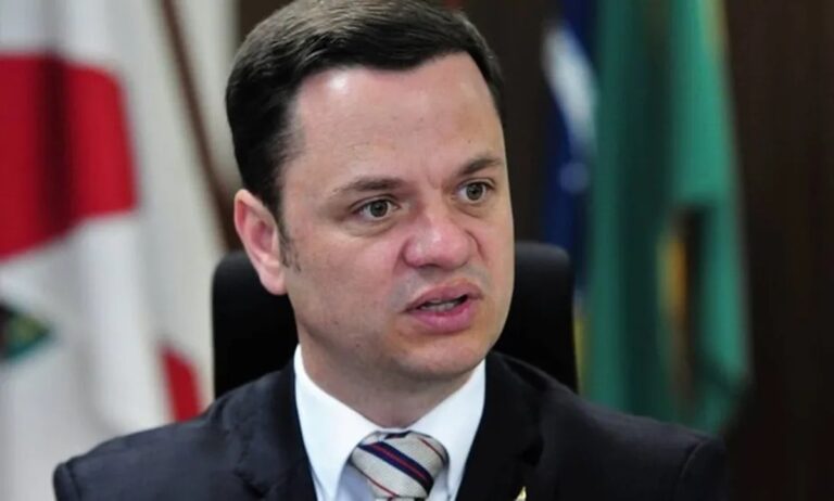 PF encontra na casa de ex-ministro minuta para Bolsonaro mudar resultado da eleição