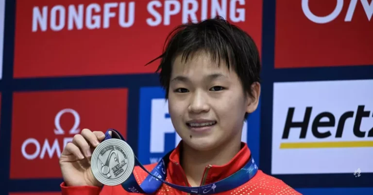 Tricampeã olímpica aos 17 anos, chinesa dá resposta surpreendente após ouro em Paris