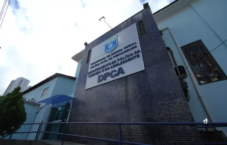 Mães registram boletim de ocorrência contra escola após aluna ser obrigada a participar de evento de Dia dos Pais