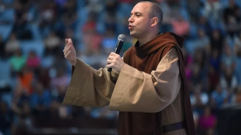 Fé nas madrugadas: como é uma live de Frei Gilson, líder católico que atrai milhões de fiéis em quaresma digital