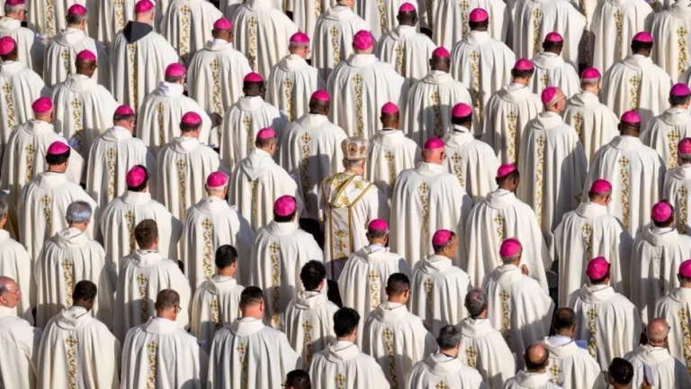 Após a Morte do Papa Francisco: O Futuro da Igreja em Jogo