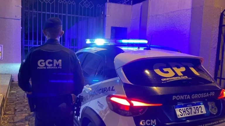 Mulher é mantida em cárcere privado em estúdio de música e estuprada por namorado e amigo dele no Paraná, diz polícia