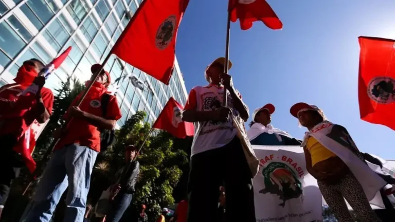 Governo orientou polícias a não prender invasores durante o Abril Vermelho