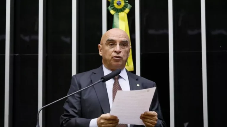 Gostaria de saber o que Ciro Gomes quer, diz líder do PDT à CNN