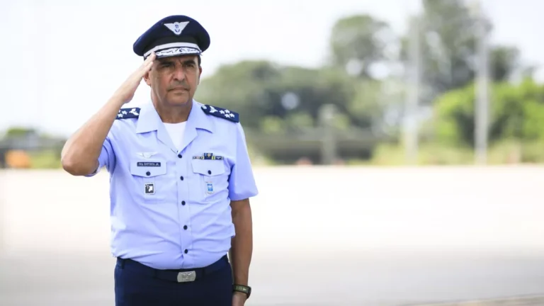 Ex-chefe da FAB disse que sofreu pressão por não assinar “minuta do golpe”