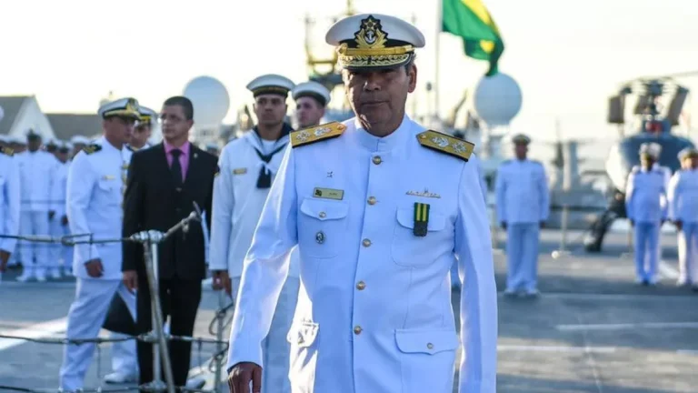 Comandante da Marinha assume ministério da Defesa durante férias de Múcio