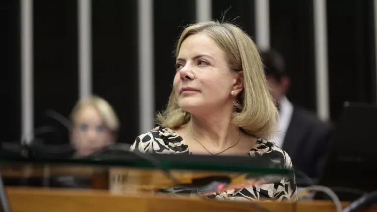 Gleisi apresenta queixa-crime contra deputado do PL por injúria e difamação