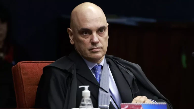 Moraes manda PF liberar a Bolsonaro download de provas do plano de golpe
