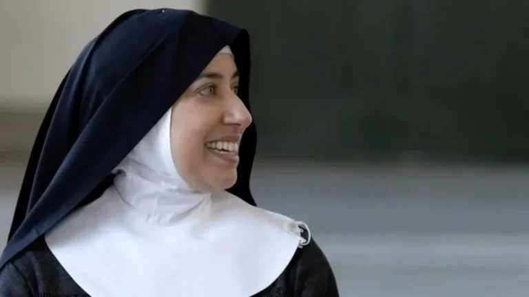 Quem é Aline Ghammachi, a brasileira “bonita demais para ser freira”
