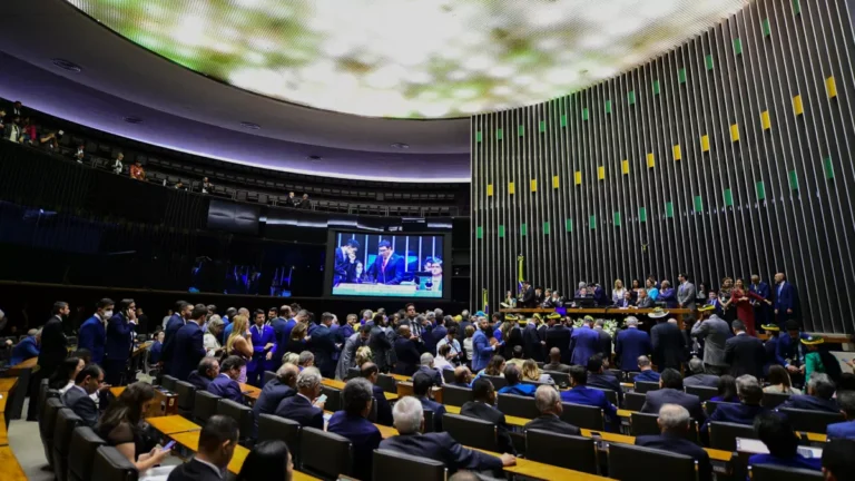 Ministros acertam ida à Câmara para explicar asilo de Nadine Heredia