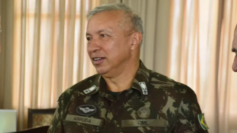 Ex-comandante do Exército demitido por Lula depõe em processo de golpe