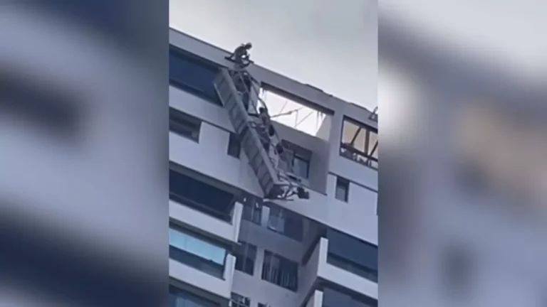 Vídeo: homens ficam pendurados em andaime no 22º andar de prédio no Rio