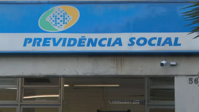 Diretor exonerado do INSS autorizou R$ 142 milhões em descontos só em 2024